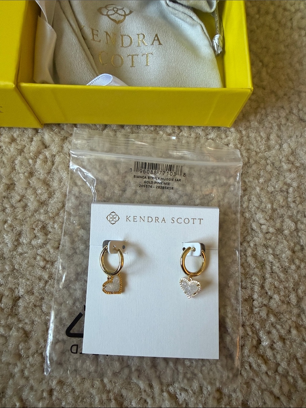 Kendra Scott Ari Heart Huggie Earrings